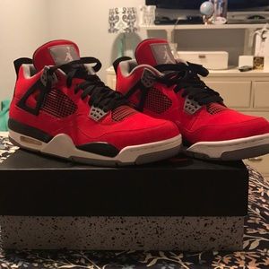 NWOT- Air Jordan 4 Retro men's 10.5